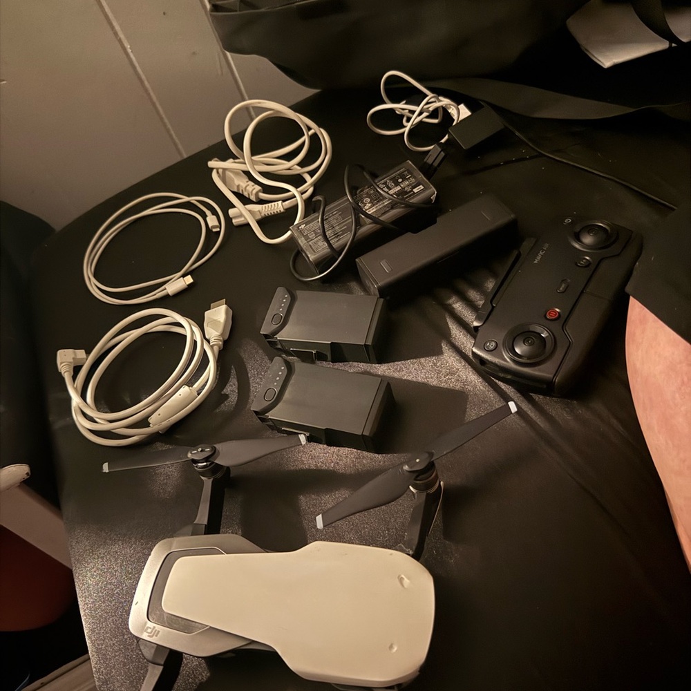 DJI Black and White VR Headset with Accessories
